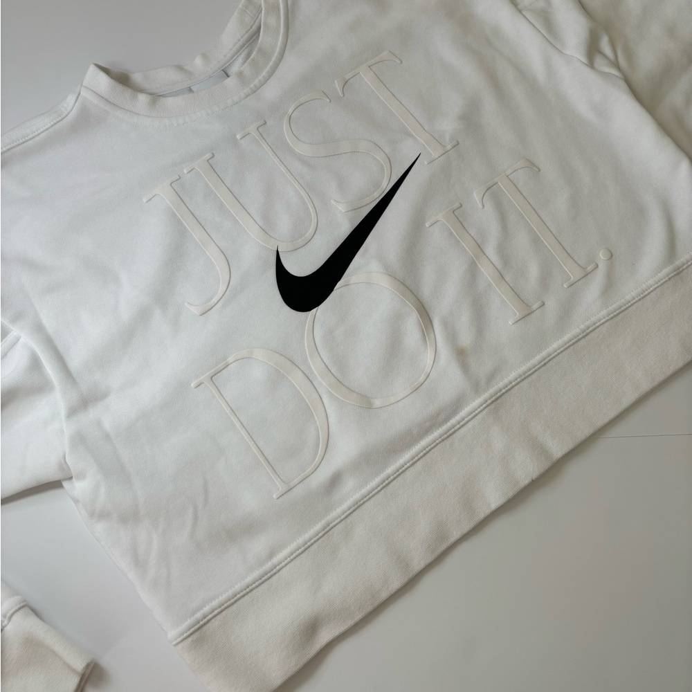 Nike Women’s cropped top sweatshirt size S